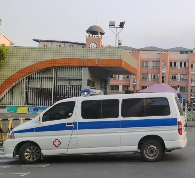 灵山救护车出租护送骨折病人一公里多少钱